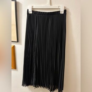 Vince Camuto black pleaded skirt- brand new!!!